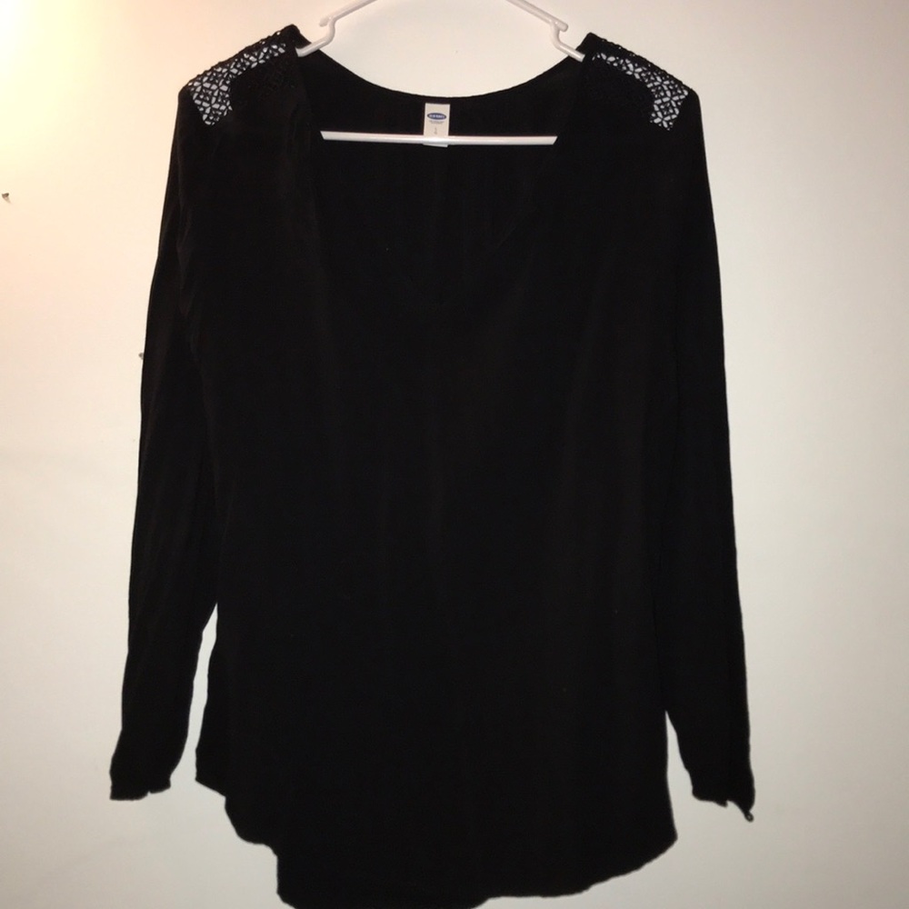 Super cute black EUC top